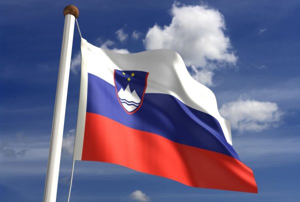 Slovenska zastava (Obvestilo o kolektivnem dopustu)